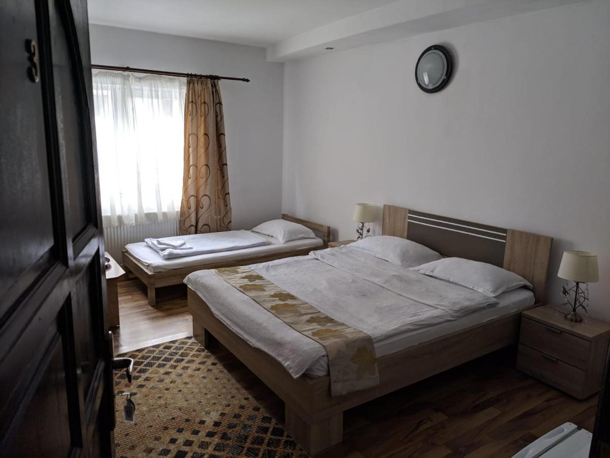 Cameră triplă